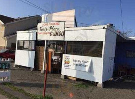 Tacos El Gallo outside