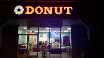 Heritage Donut Shop outside