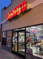 El Gallo Bakery outside