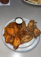 Pluckers Wing food