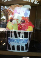 Snofari Frozen Yogurt outside