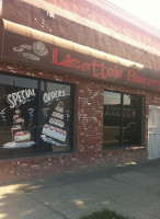 Lizette's Bakery outside