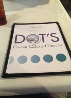 Dot's Custom Cakes & Catering. logo