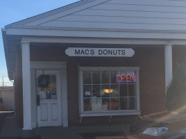 Mac's Donut Shop outside