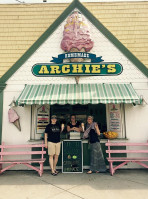 Archie's Ice Cream outside