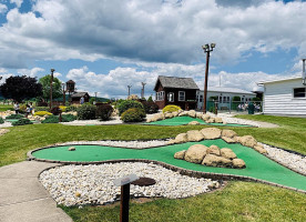 Heisler's Cloverleaf Dairy outside