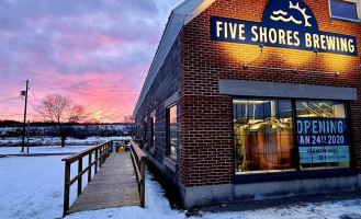 Five Shores Brewing outside