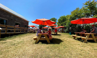 Five Shores Brewing outside