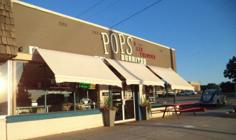 Pop's Burritos outside