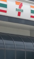 7-eleven outside