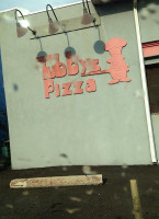 Tubby's Pizza outside