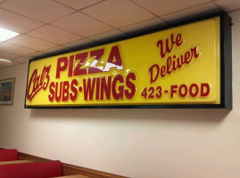 Cal'z Pizza, Subs, And Chicken Wings logo