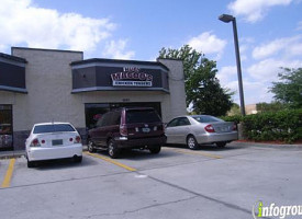 Huey Magoo's Chicken Tenders outside