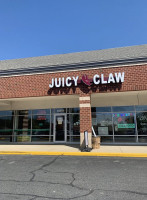 Juicy Claw outside