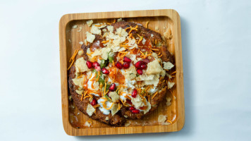 Alaska Lounge Concourse C food