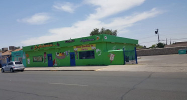 La Michoacana outside