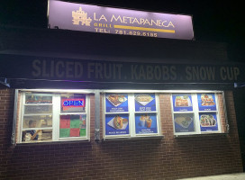 La Metapaneca Grill outside