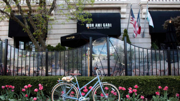 Mon Ami Gabi outside