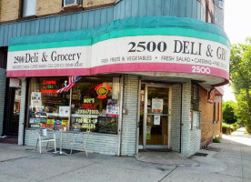 Moe's Deli Grocery outside