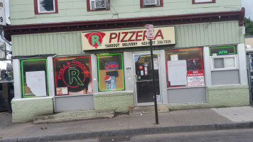 R Pizza Corner outside