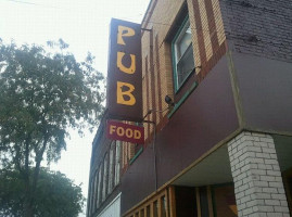 Bravehearts Pub outside