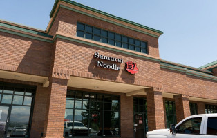 Samurai Noodle outside