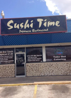 Suzu Sushi outside