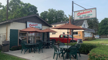 Carbone's Pizzeria outside