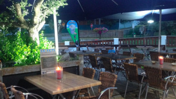 Veggininis Paradise Cafe outside