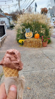 Sprinkles Ice Cream Shoppe outside