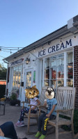 Sprinkles Ice Cream Shoppe outside