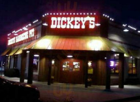 Dickey's Barbecue Pit outside