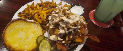 Guston’s Grille Tap food