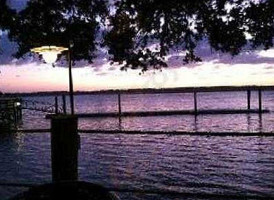 Cap's On The Water outside