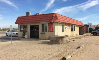 Lee's Donuts outside