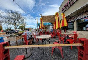 Sporty's Catering outside