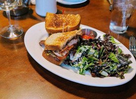 The Peasant's Courtyard food