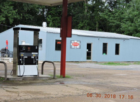 Blount's Country Store outside