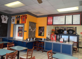 Montes Burritos Aledo inside