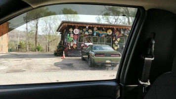 Bob's Garage outside