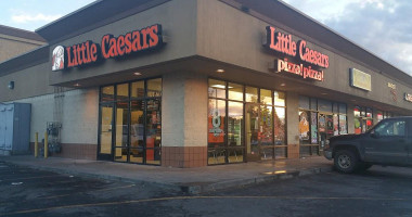 Little Caesars Pizza outside