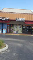 El Kantinflas Flowers And Fruits Shop outside