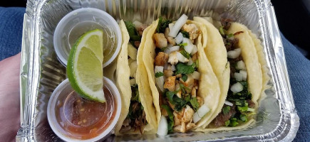 Las Chicas Taqueria food