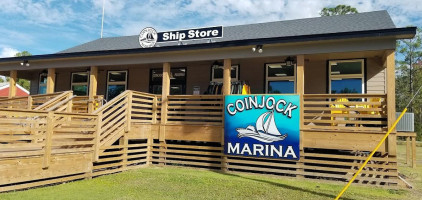 Coinjock Marina outside