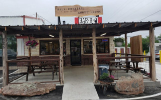 Hill Country Smokehouse outside