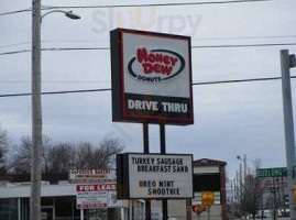 Honey Dew Donuts outside