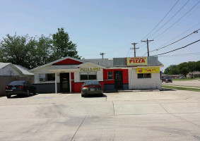 Buffalo Nic's Pizza outside