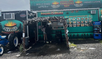 Sizzling Tandoori Hut outside