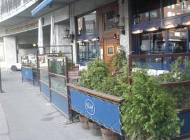 Tabboulee Gyros Falafels outside