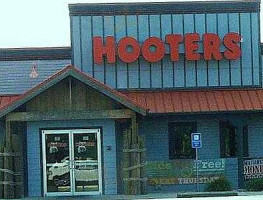 Hooters outside